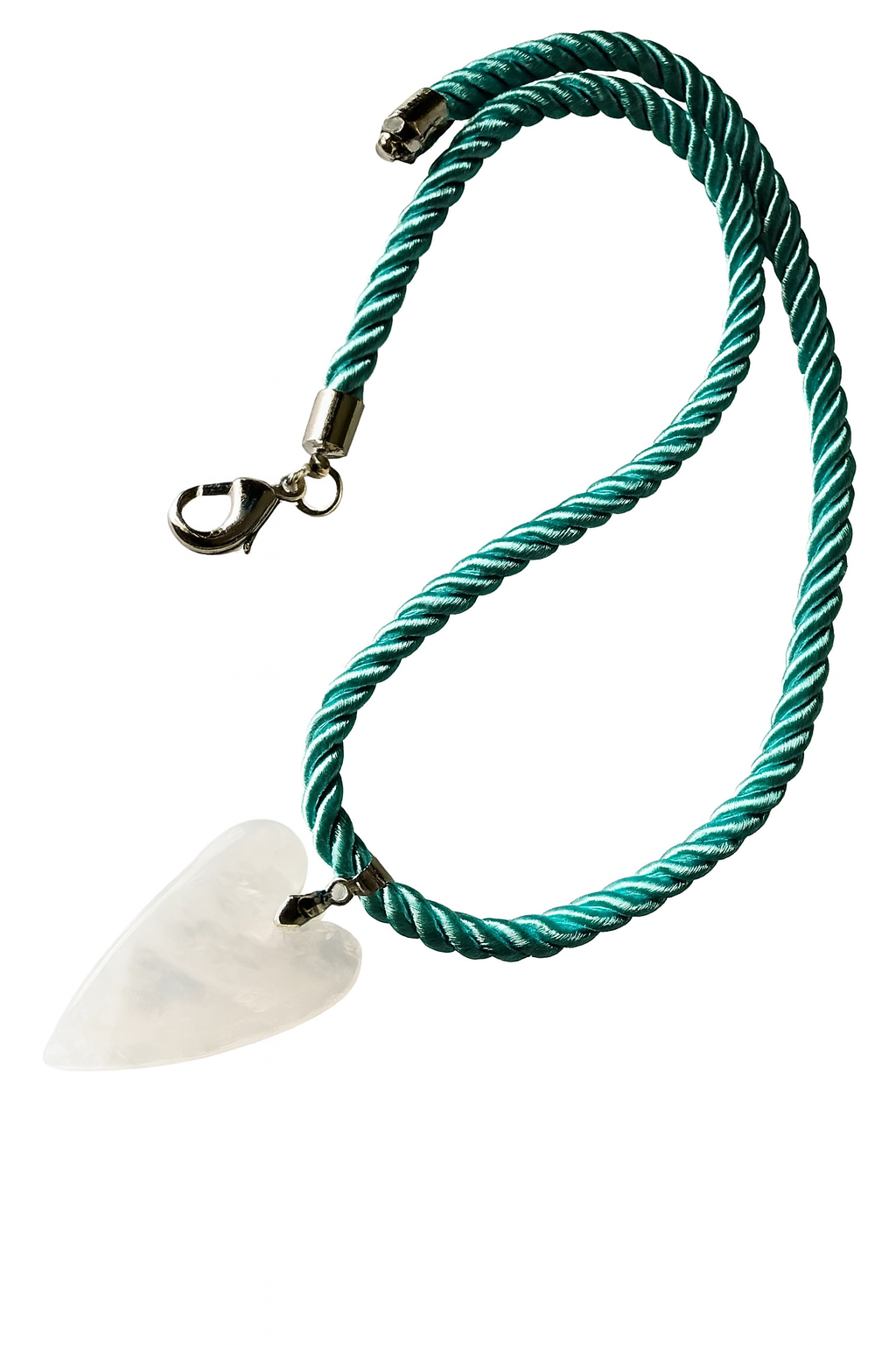 Collar de cordón trenzado con dije de corazón cuarzo